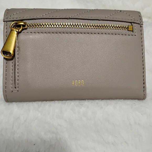 HOBO Quilted Trifold Medium Leather  Wallet in Taupe  EUC - Picture 3 of 8
